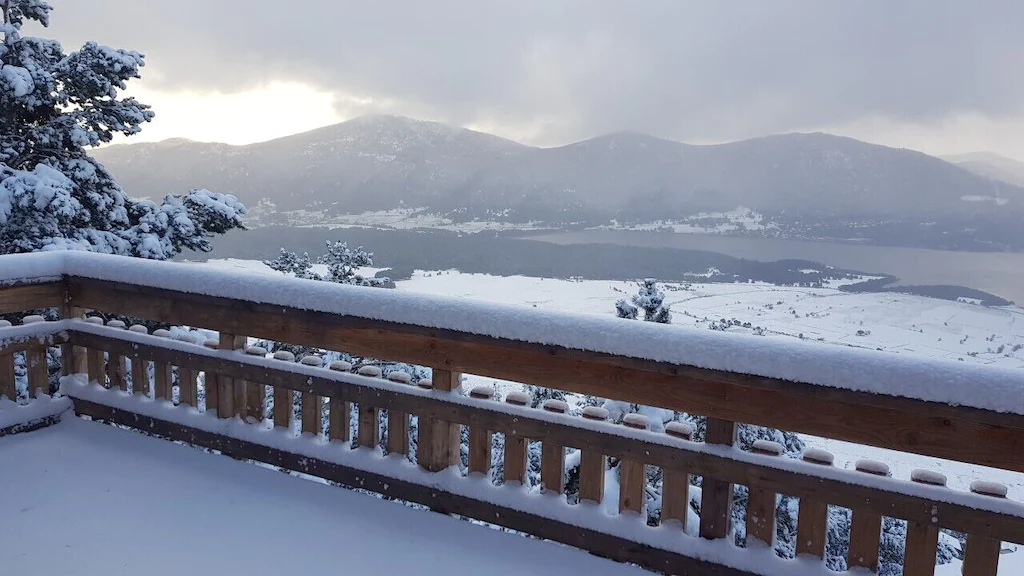 Chalet le Saint Jean Lodge - vue exceptionnelle lac et montagnes sous la neige