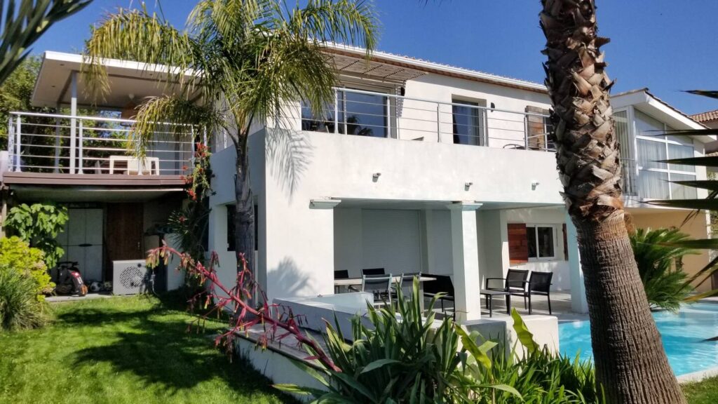 villa californie montbazin palmiers piscine location vacances