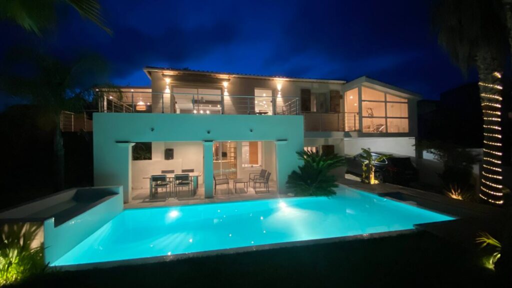 villa californie montbazin palmiers piscine location vacances