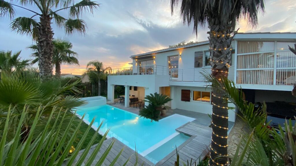 villa californie montbazin palmiers piscine location vacances