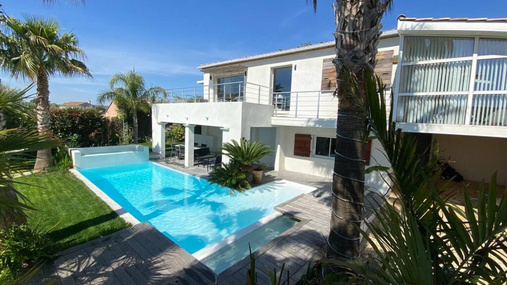 villa californie montbazin palmiers piscine location vacances