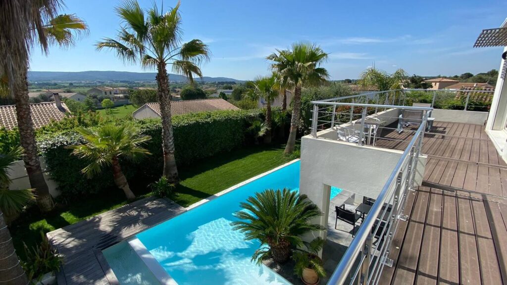 villa californie montbazin palmiers piscine location vacances