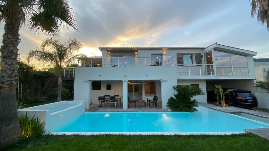 villa californie montbazin palmiers piscine location vacances