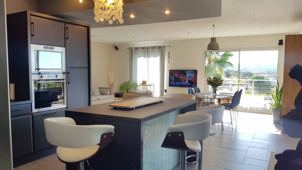 villa californie montbazin palmiers piscine location vacances