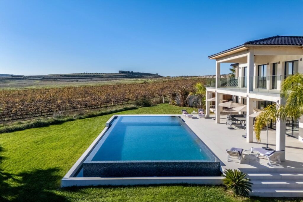 Villa SCL chambre d'hotes location sud occitanie plaissan piscine luxe architecture