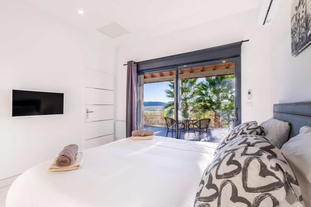 villa lodge plaissan chambre vignes