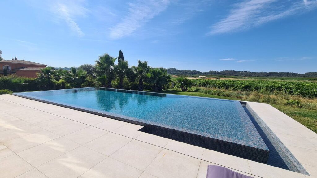 Villa SCL chambre d'hotes location sud occitanie plaissan piscine luxe architecture