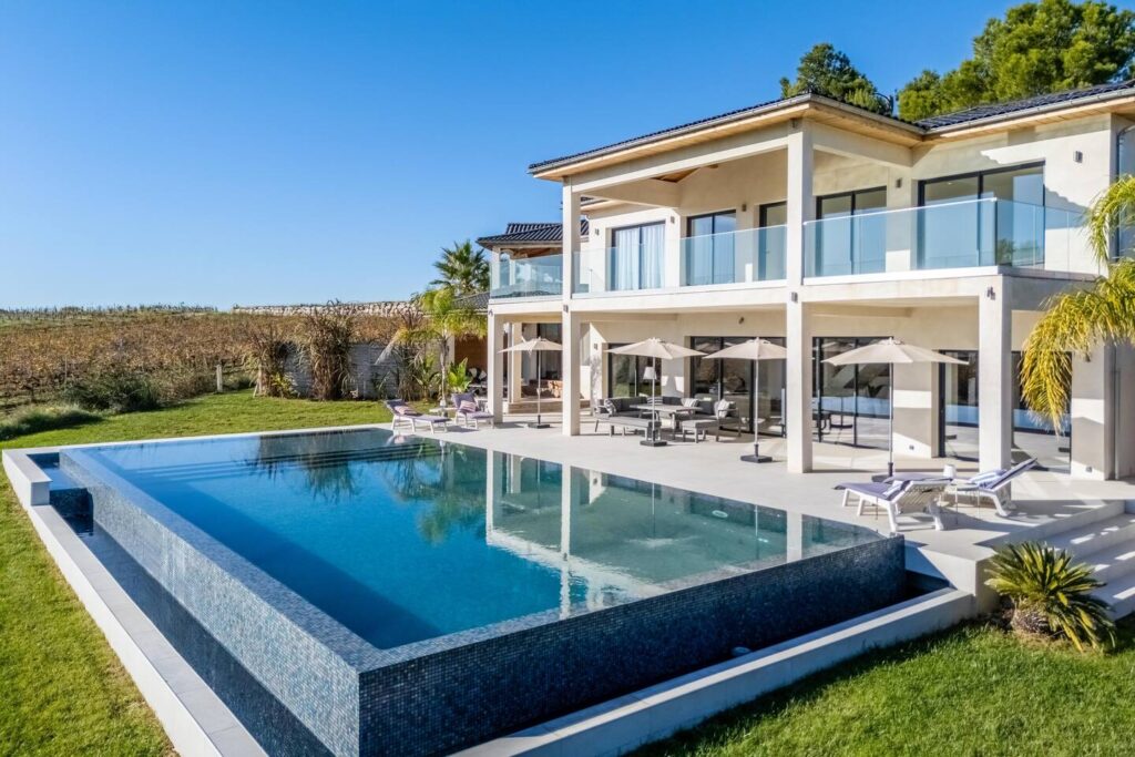 Villa SCL chambre d'hotes location sud occitanie plaissan piscine luxe architecture