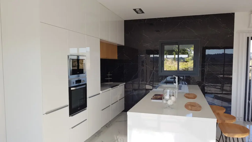 villa lodge plaissan location vacances piscine intérieure chauffée