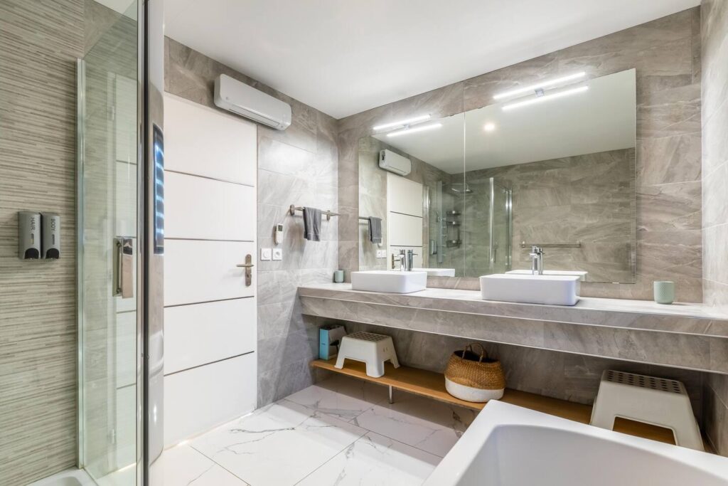 villa lodge plaissan salle de bain