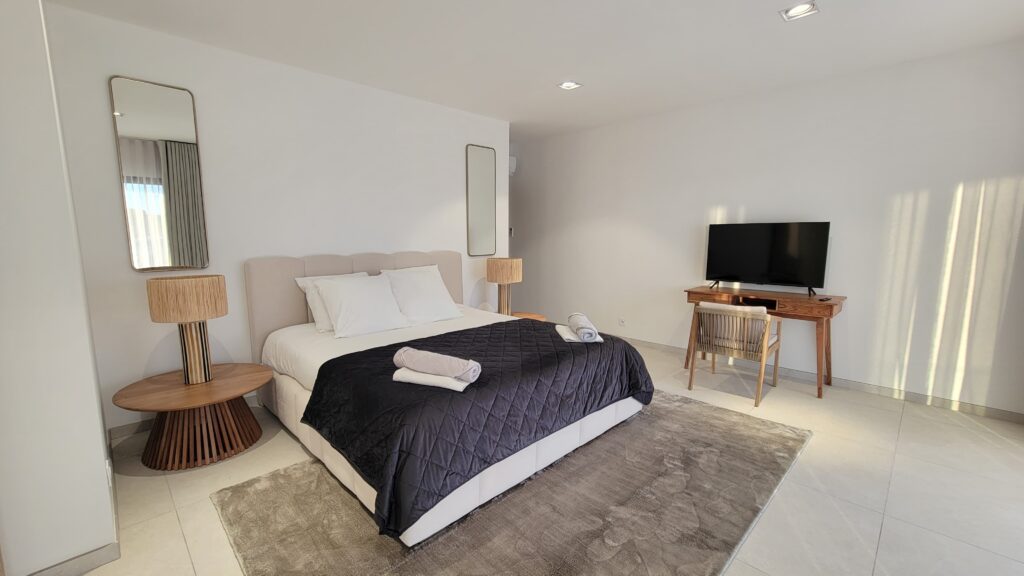 Villa SCL chambre d'hotes location sud occitanie plaissan piscine luxe architecture