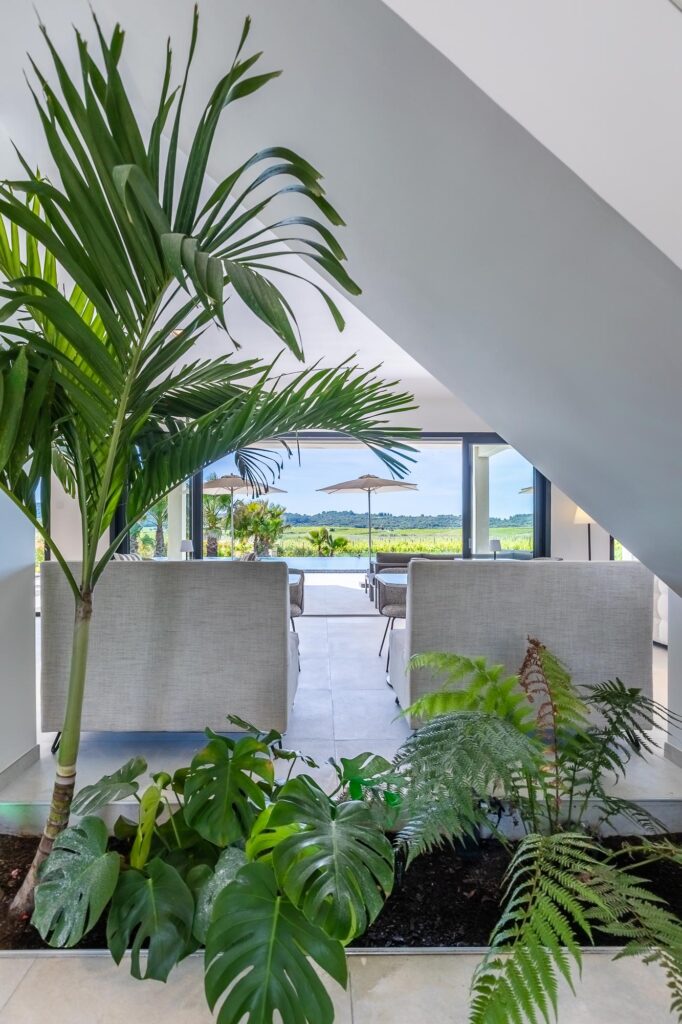 INT.E0.PAV.DT(CR6_7726-HDR)-Booking