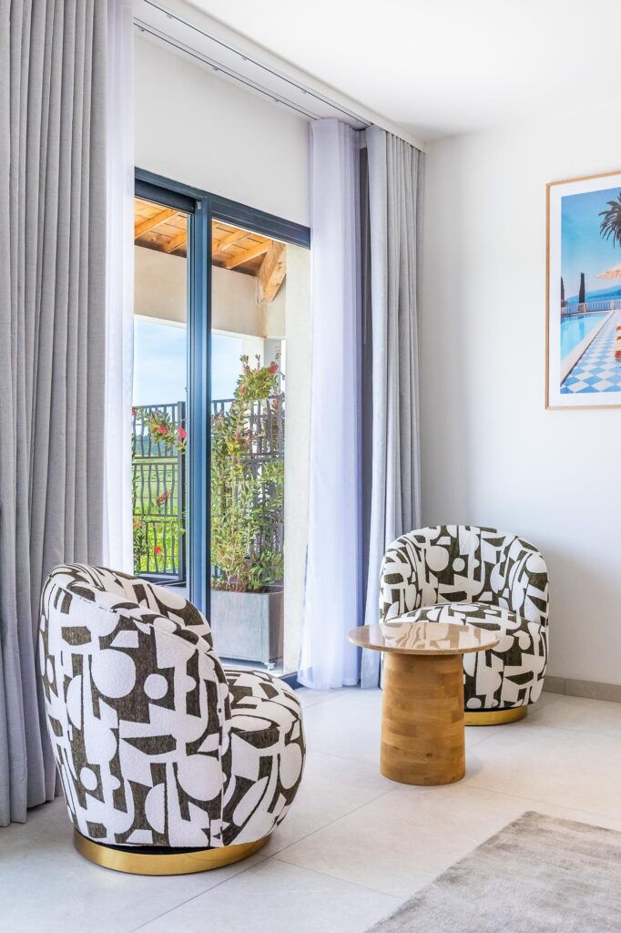 INT.E1.CH2.DT(CR6_7610-Modifier)-Booking