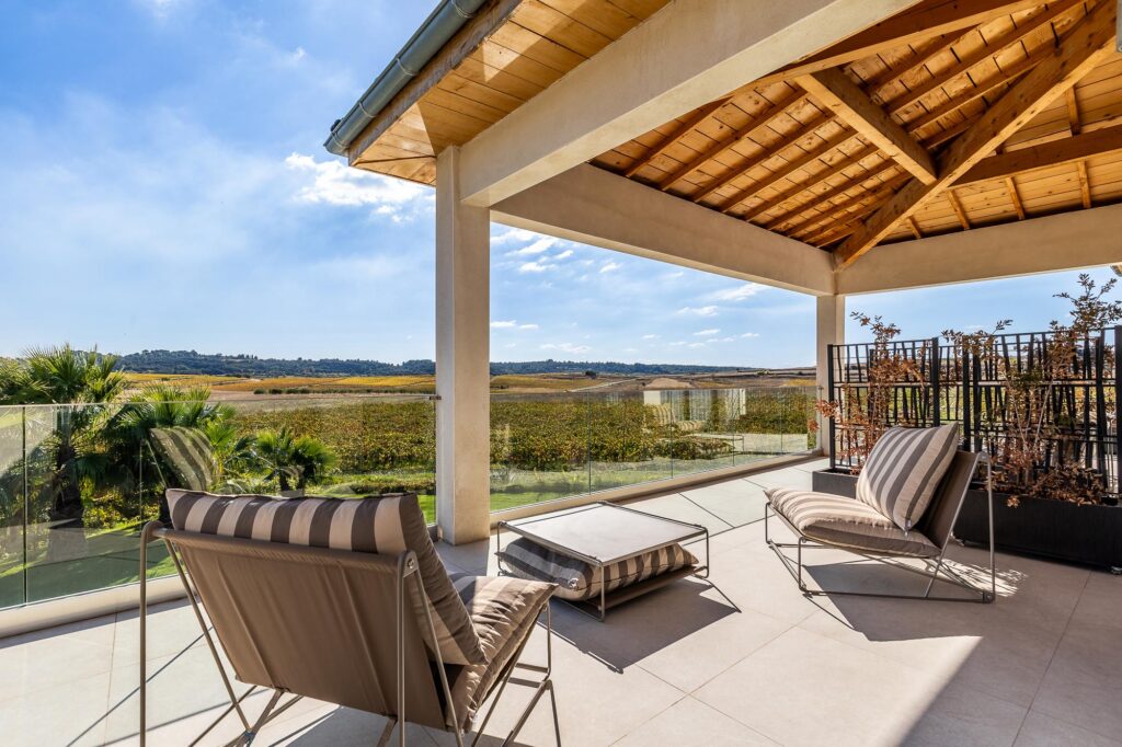 EXT.E1.P-LARGE(CR6_1810-HDR-Modifier)-Booking