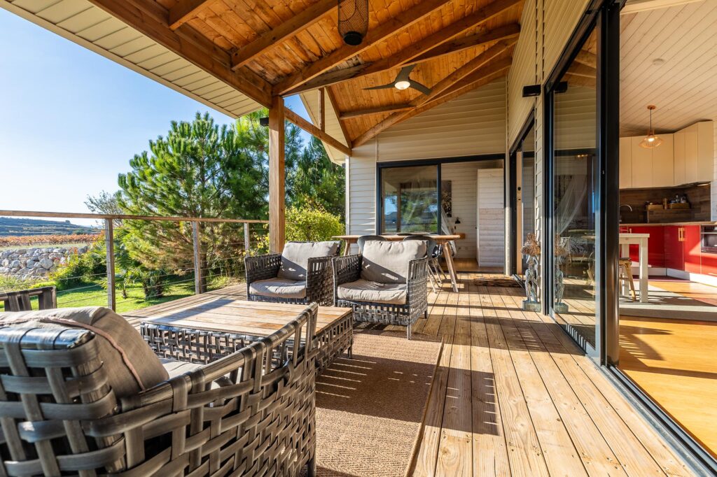 EXT.P-LARGE(CR6_1970-HDR-Modifier)-Booking