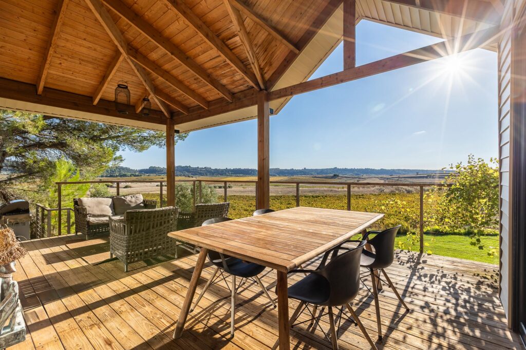 EXT.P-LARGE(CR6_2000-HDR-Modifier)-Booking