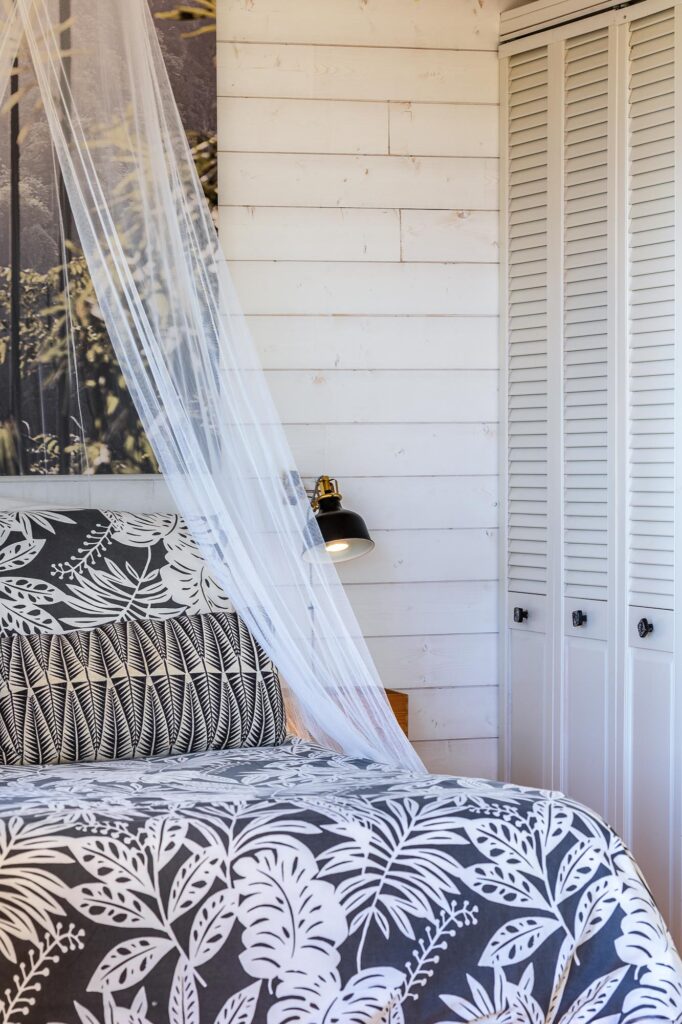 INT.CH.DT(CR6_2090-HDR-Modifier)-Booking