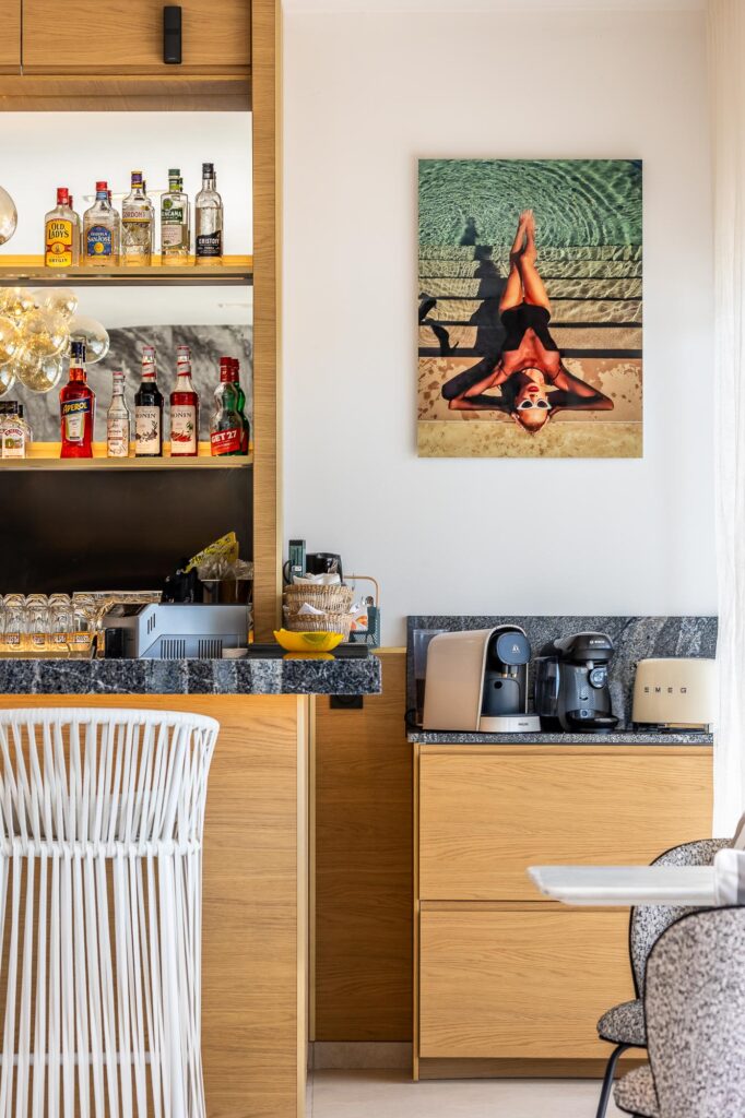 INT.E0.PAV.DT(CR6_1895-HDR-Modifier)-Booking