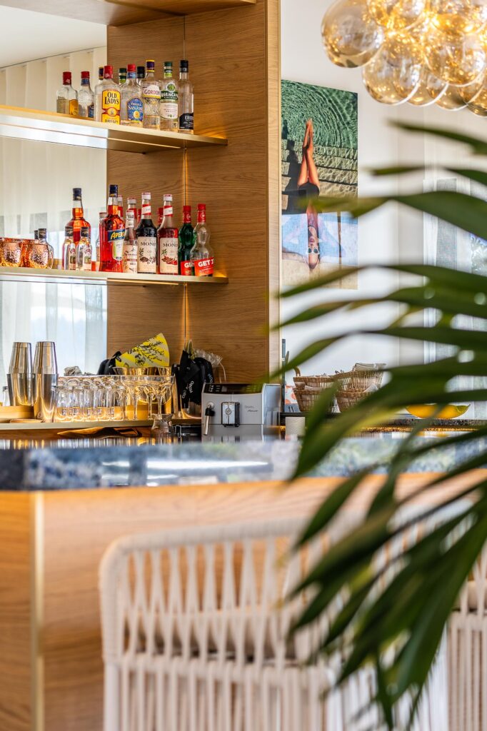 INT.E0.PAV.DT(CR6_1905-HDR)-Booking