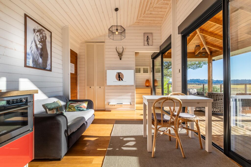 INT.SL.P-LARGE(CR6_2030-HDR-Modifier)-Booking